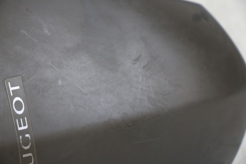 photo de DEFLECTOR DE VIENTO PEUGEOT KISBEE 4T 50 (2010 - 2017) - Detalle de la pieza