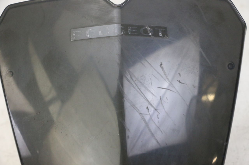 photo de DEFLECTOR DE VIENTO PEUGEOT KISBEE 4T 50 (2018 - 2022) - Detalle de la pieza