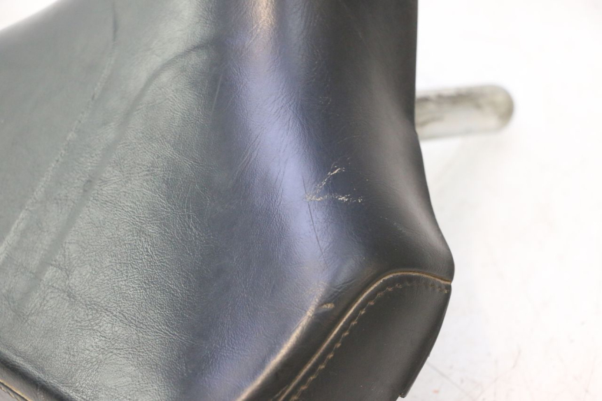 photo de ASIENTO PEUGEOT 103 SPX CLIP 50 (1989 - 1992) - Detalles de los puntos de fijación