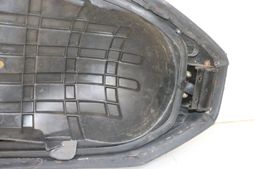 photo de ASIENTO KYMCO AGILITY 16+ 4T 50 (2018 - 2023) - Zoom sobre los componentes