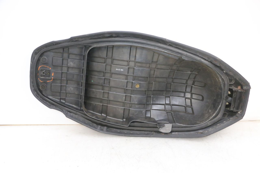 photo de ASIENTO KYMCO AGILITY 16+ 4T 50 (2018 - 2023) - Enfoque en la estructura