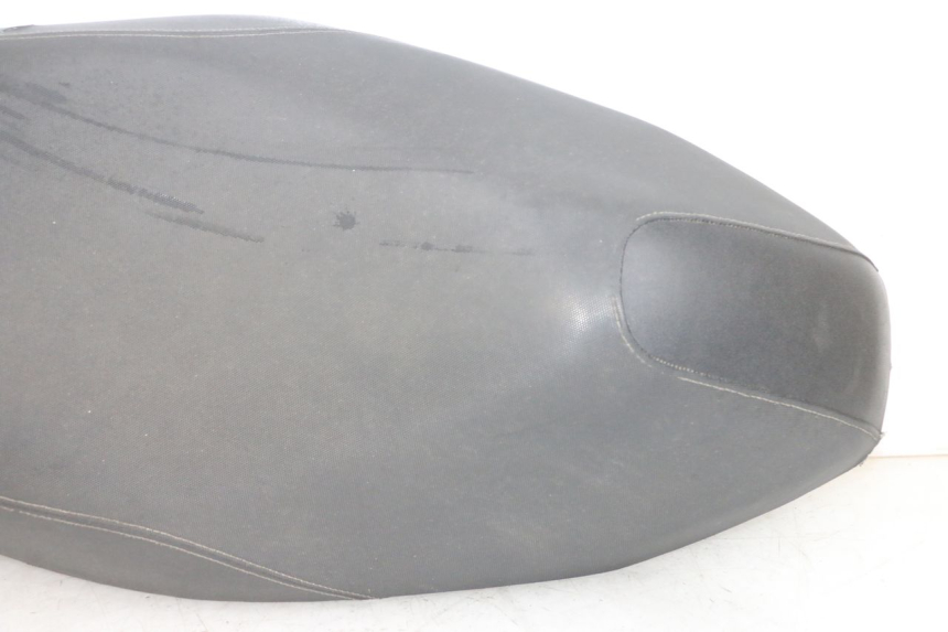 photo de ASIENTO KYMCO AGILITY 16+ 4T 50 (2018 - 2023) - Detalles de los puntos de fijación