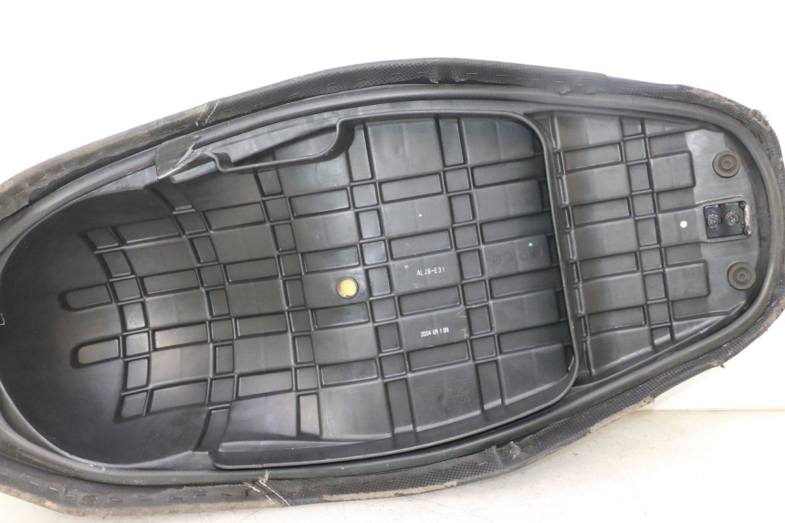 photo de ASIENTO KYMCO AGILITY 16+ 4T 50 (2018 - 2023) - Otra perspectiva