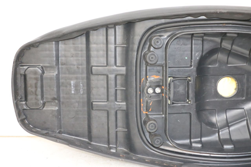 photo de ASIENTO KYMCO AGILITY 4T 50 (2018 - 2022) - Enfoque en la estructura