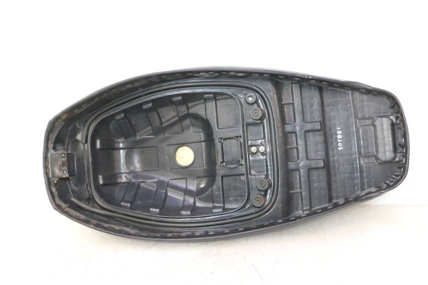 photo de ASIENTO KYMCO AGILITY 4T 50 (2018 - 2022) - Enfoque en la estructura