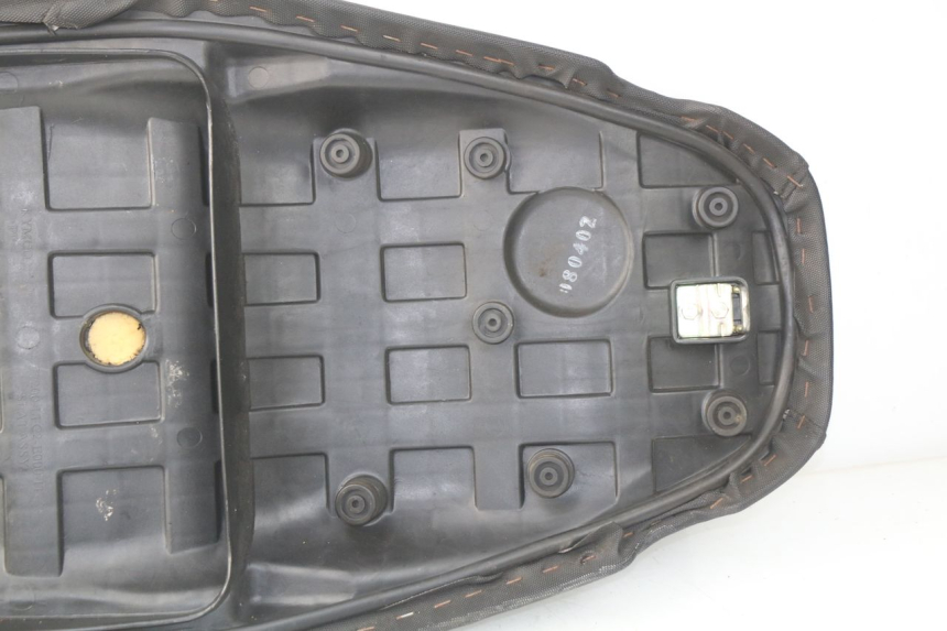 photo de ASIENTO KYMCO AGILITY CITY 4T 50 (2008 - 2016) - Detalles de los puntos de fijación