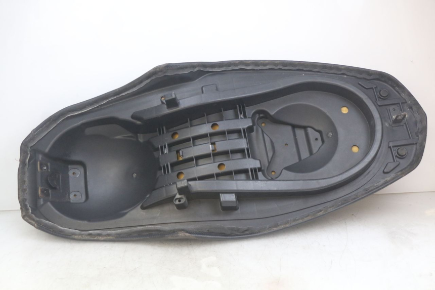 photo de ASIENTO NECO ALEXONE 125 (2017 - 2024) - Detalles de los puntos de fijación