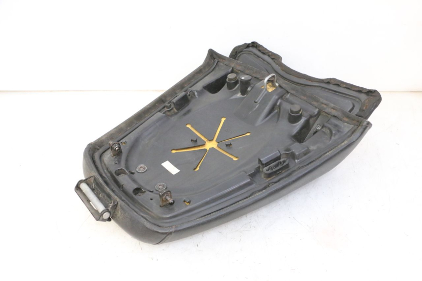 photo de ASIENTO TRASERO QUADRO 4 4D 350 (2015 - 2018) - Primer plano técnico