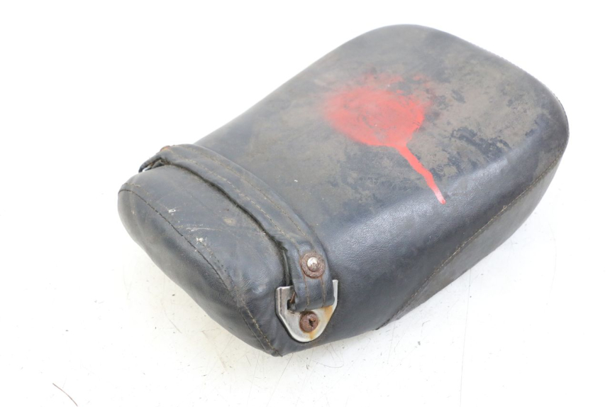 photo de Asiento trasero HYOSUNG GV AQUILA 125 (2000 - 2009) - Detalles de los puntos de fijación