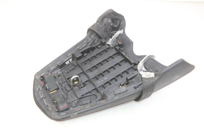 photo de ASIENTO TRASERO HONDA CB R 1000 (2018 - 2023) - Zoom estado de uso