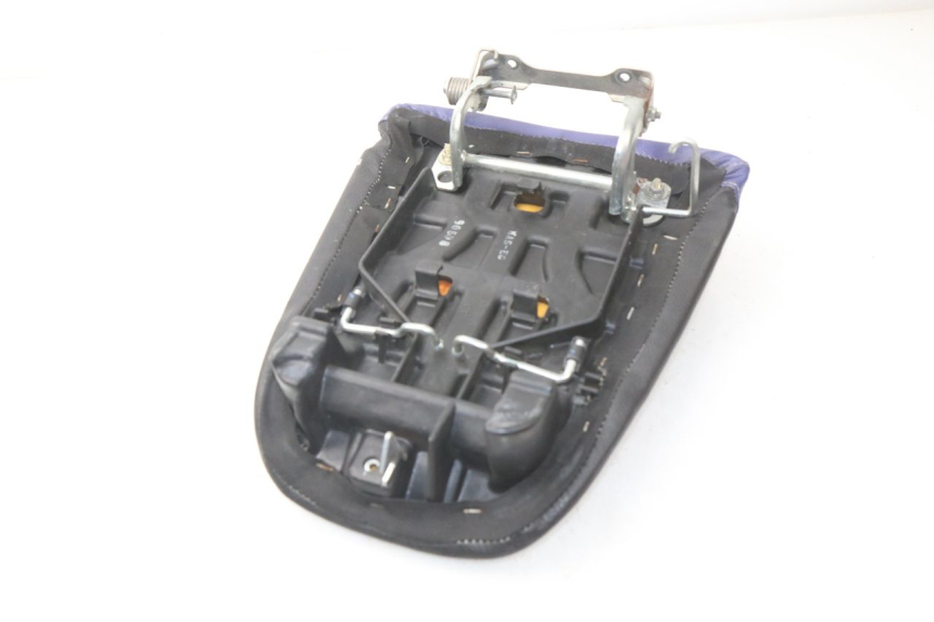 photo de ASIENTO TRASERO HONDA CBR 919 RR FIREBLADE 900 (1998 - 1999) - Detalles de los puntos de fijación