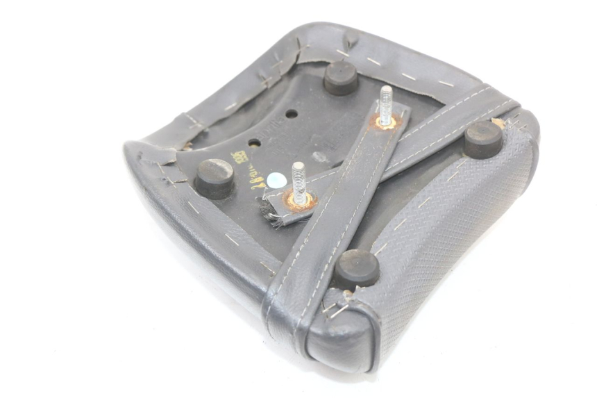 photo de ASIENTO TRASERO APRILIA CLASSIC 125 (1995 - 2001) - Detalles de los puntos de fijación