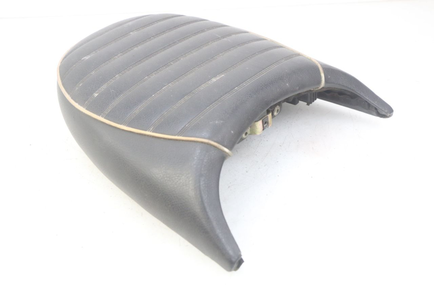 photo de ASIENTO TRASERO PEUGEOT DJANGO 2T 50 (2014 - 2019) - Otra perspectiva