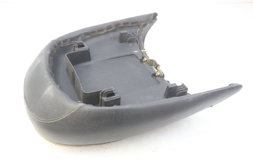 photo de ASIENTO TRASERO PEUGEOT DJANGO 2T 50 (2014 - 2019) - Detalles de los puntos de fijación