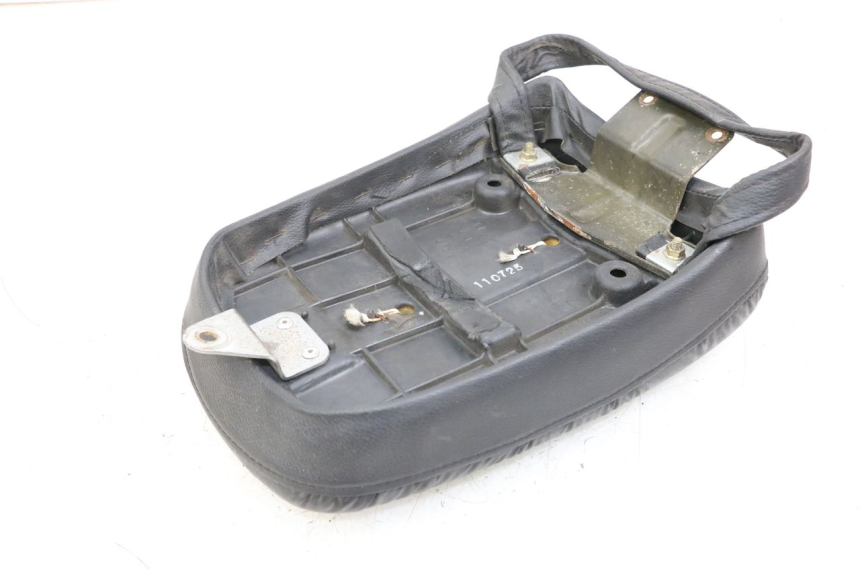 photo de ASIENTO TRASERO SUZUKI GZ MARAUDER 125 (1998 - 2004) - Zoom estado de uso