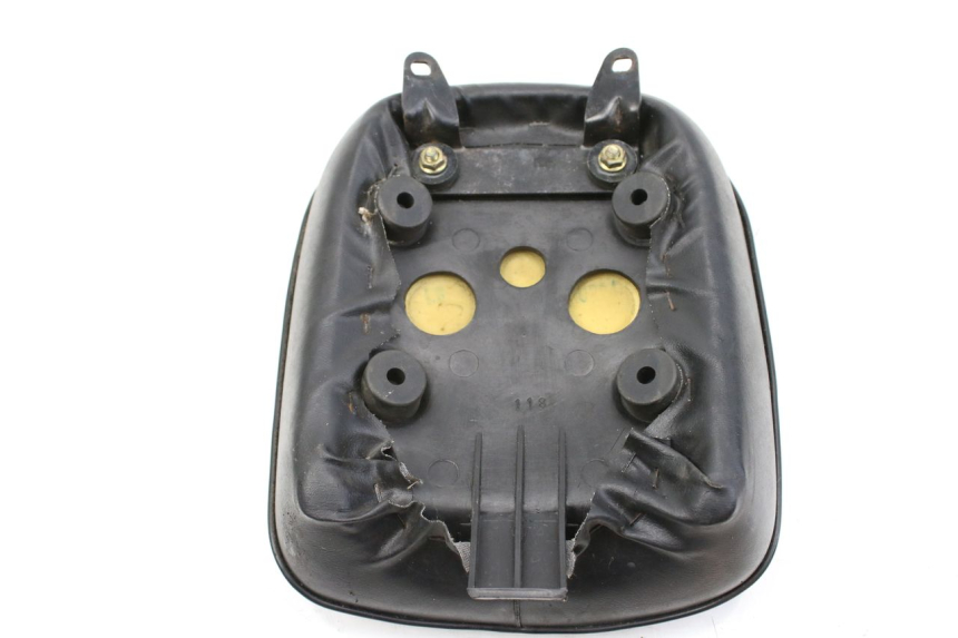 photo de ASIENTO TRASERO SYM HUSKY 125 (1999 - 2005) - Detalles de los puntos de fijación