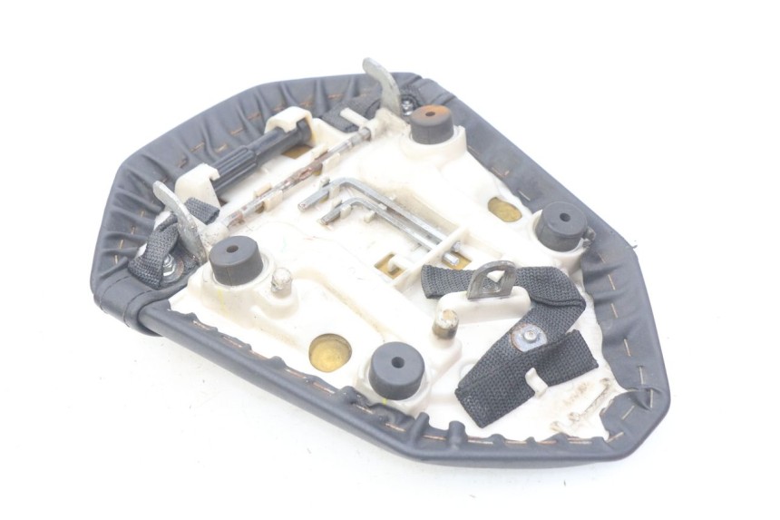 photo de ASIENTO TRASERO YAMAHA MT-07 MT07 ABS 700 (2014 - 2017) - Primer plano técnico