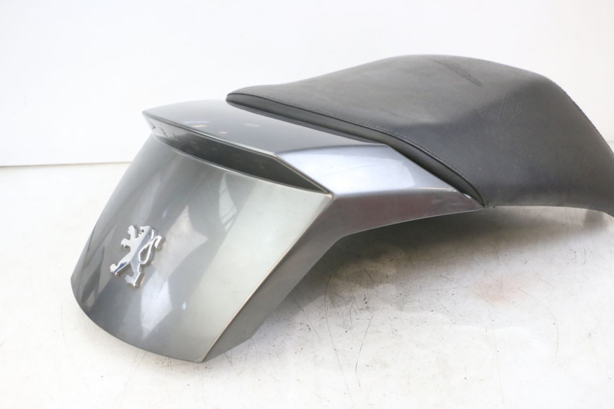 photo de ASIENTO TRASERO PEUGEOT SATELIS 125 (2010 - 2012) - Detalles de los puntos de fijación