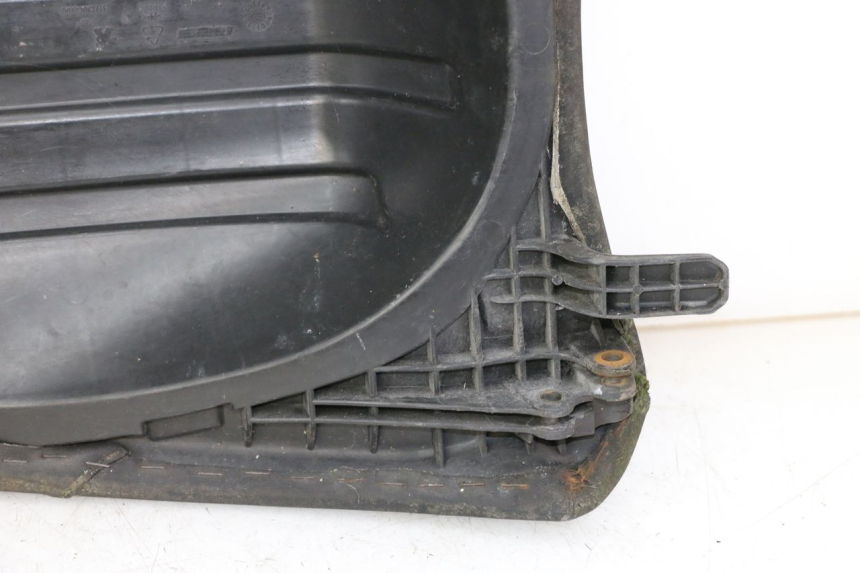 photo de ASIENTO TRASERO PEUGEOT SATELIS 125 (2013 - 2018) - Detalles de los puntos de fijación