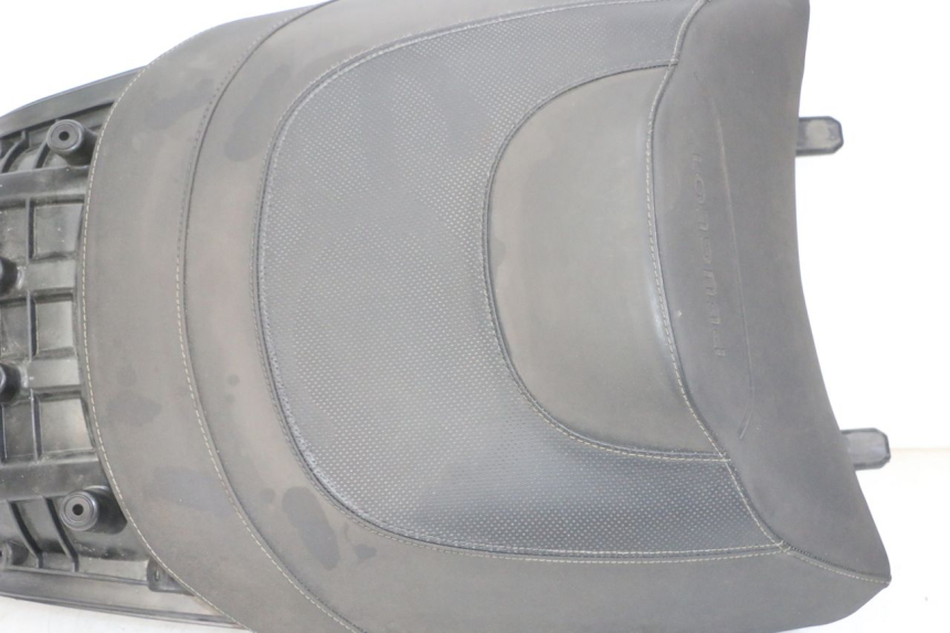 photo de ASIENTO TRASERO PEUGEOT SATELIS 125 (2013 - 2018) - Primer plano de alta resolución