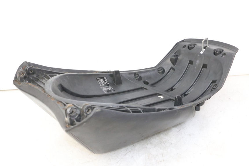 photo de ASIENTO TRASERO PEUGEOT SATELIS COMPRESSOR K15 125 (2006 - 2009) - Detalle de la pieza