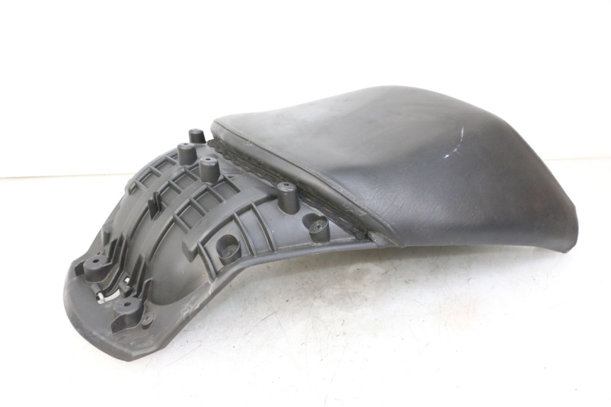 photo de ASIENTO TRASERO PEUGEOT SATELIS COMPRESSOR K15 125 (2006 - 2009) - Otra vista del artículo