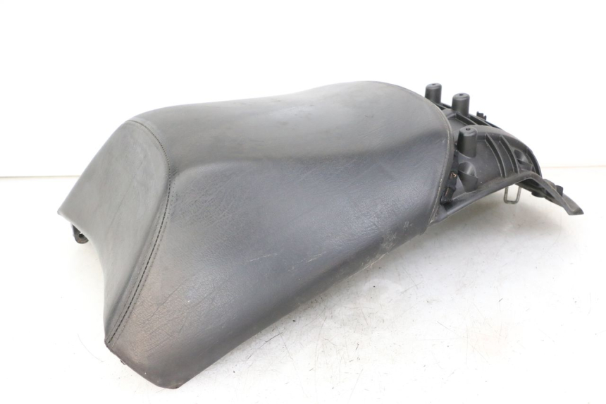 photo de ASIENTO TRASERO PEUGEOT SATELIS COMPRESSOR K15 125 (2006 - 2009) - Primer plano de alta resolución