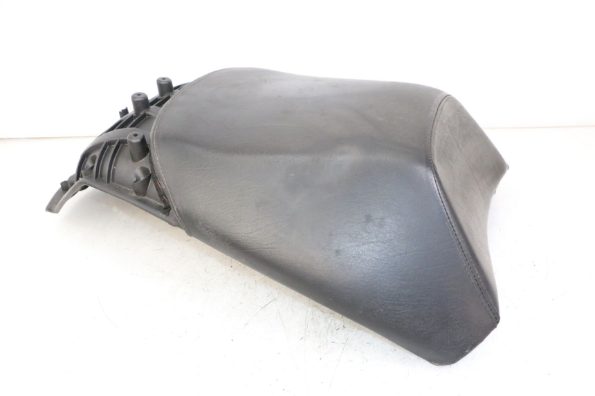 photo de ASIENTO TRASERO PEUGEOT SATELIS COMPRESSOR K15 125 (2006 - 2009) - Marcados y referencias originales