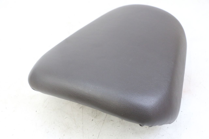 photo de ASIENTO TRASERO ROYAL ENFIELD HYMALAYAN 410 (2016 - 2023) - Detalles de los puntos de fijación