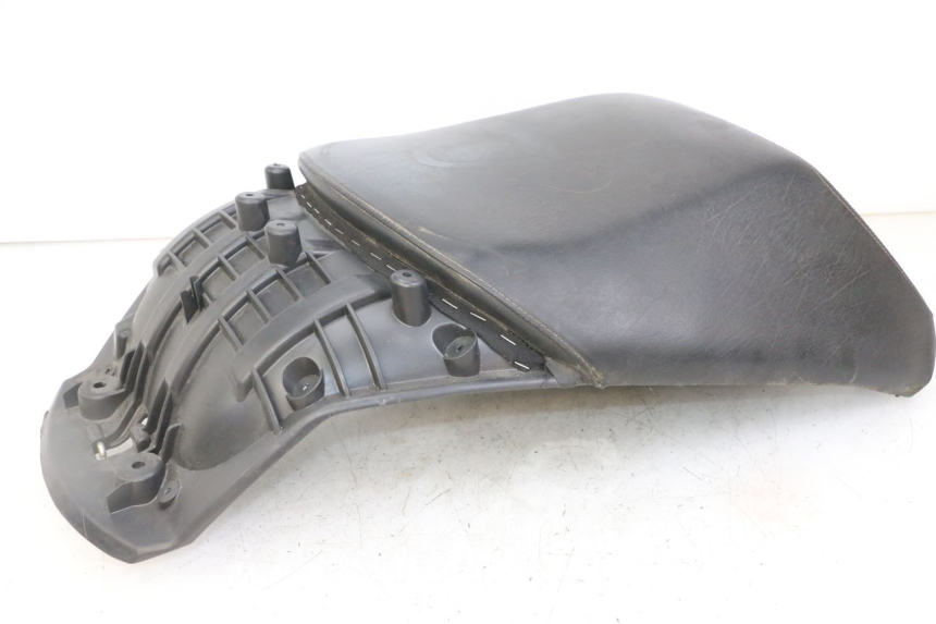 photo de ASIENTO TRASERO PEUGEOT SATELIS COMPRESSOR K15 125 (2006 - 2009) - Otra vista del artículo