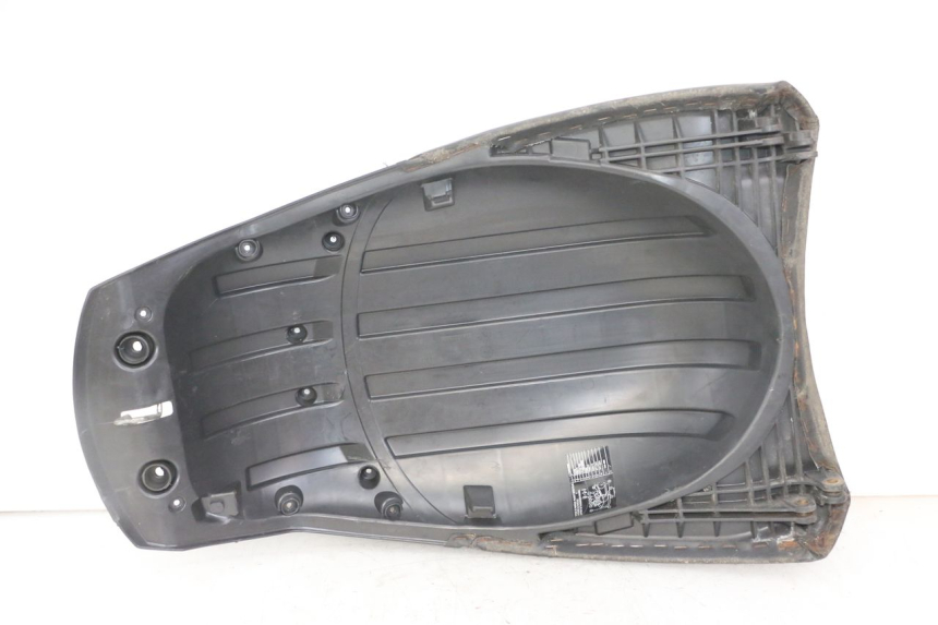 photo de ASIENTO TRASERO PEUGEOT SATELIS COMPRESSOR K15 125 (2006 - 2009) - Marcados y referencias originales