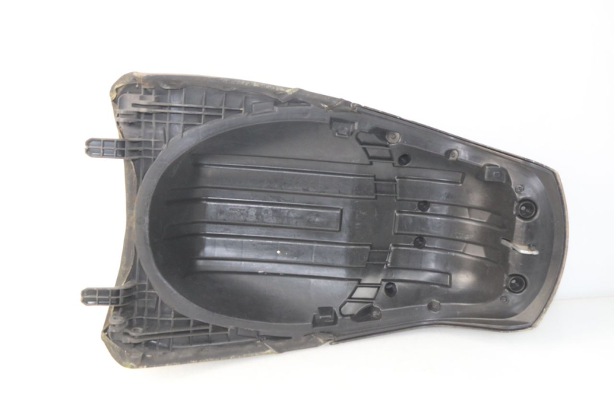 photo de ASIENTO TRASERO PEUGEOT SATELIS 300 (2012 - 2015) - Primer plano técnico