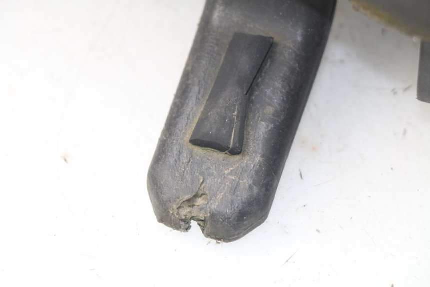 photo de ASIENTO TRASERO PEUGEOT SATELIS 300 (2012 - 2015) - Detalles de los puntos de fijación