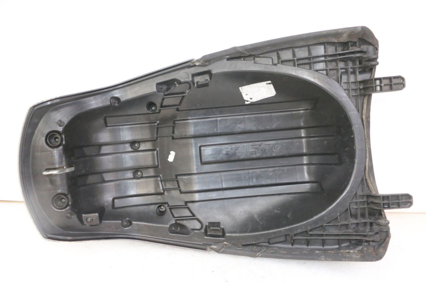 photo de ASIENTO TRASERO PEUGEOT SATELIS 125 (2013 - 2018) - Primer plano técnico