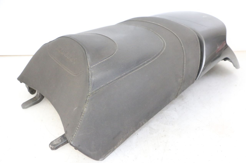 photo de ASIENTO TRASERO PEUGEOT SATELIS 125 (2013 - 2018) - Detalles de los puntos de fijación