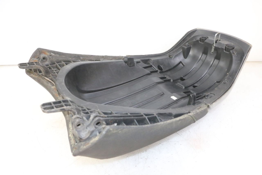 photo de ASIENTO TRASERO PEUGEOT SATELIS 125 (2013 - 2018) - Detalle de la pieza