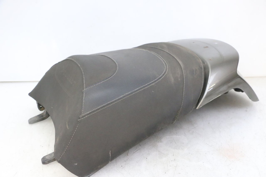 photo de ASIENTO TRASERO PEUGEOT SATELIS 125 (2013 - 2018) - Primer plano de alta resolución