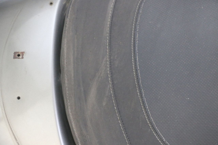 photo de ASIENTO TRASERO PEUGEOT SATELIS 125 (2013 - 2018) - Perfil de la pieza de repuesto