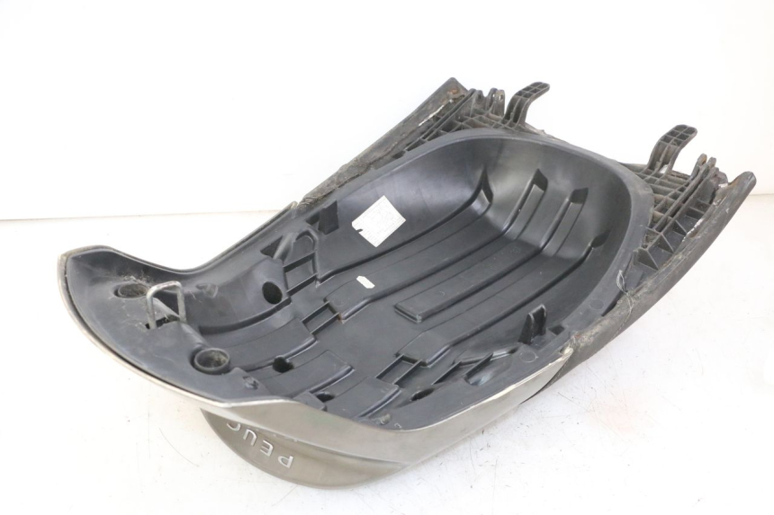 photo de ASIENTO TRASERO PEUGEOT SATELIS 125 (2013 - 2018) - Primer plano técnico