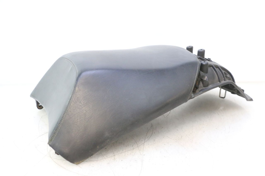 photo de ASIENTO TRASERO PEUGEOT SATELIS 125 (2006 - 2009) - Estado de la superficie y material