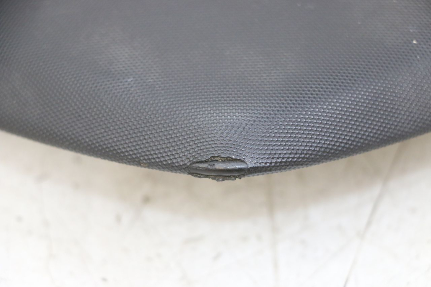 photo de ASIENTO TRASERO SUZUKI GSR 750 (2011 - 2017) - Detalles de los puntos de fijación