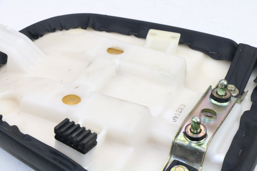 photo de ASIENTO TRASERO SUZUKI GSX R 750 (1996 - 2000) - Detalle de la pieza