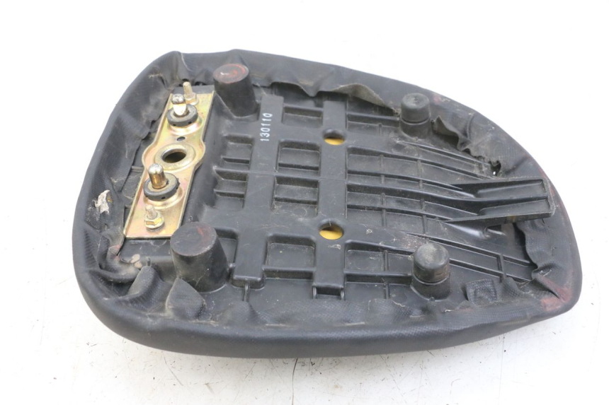 photo de ASIENTO TRASERO SUZUKI SV N 650 (1999 - 2002) - Primer plano técnico