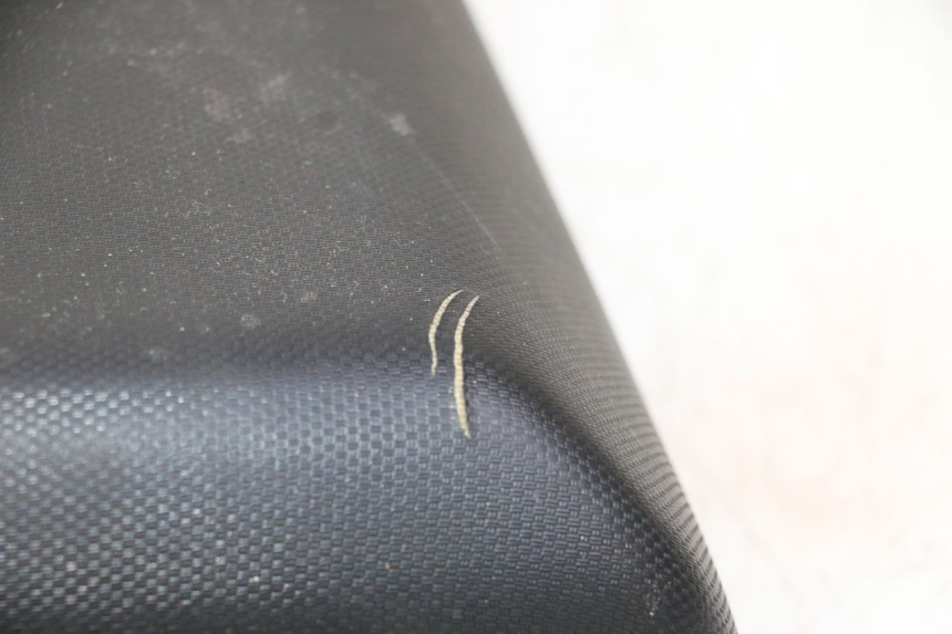 photo de ASIENTO TRASERO SUZUKI SV S 650 (2003 - 2009) - Primer plano técnico