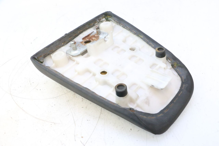 photo de ASIENTO TRASERO SUZUKI SV S 650 (2003 - 2009) - Primer plano técnico