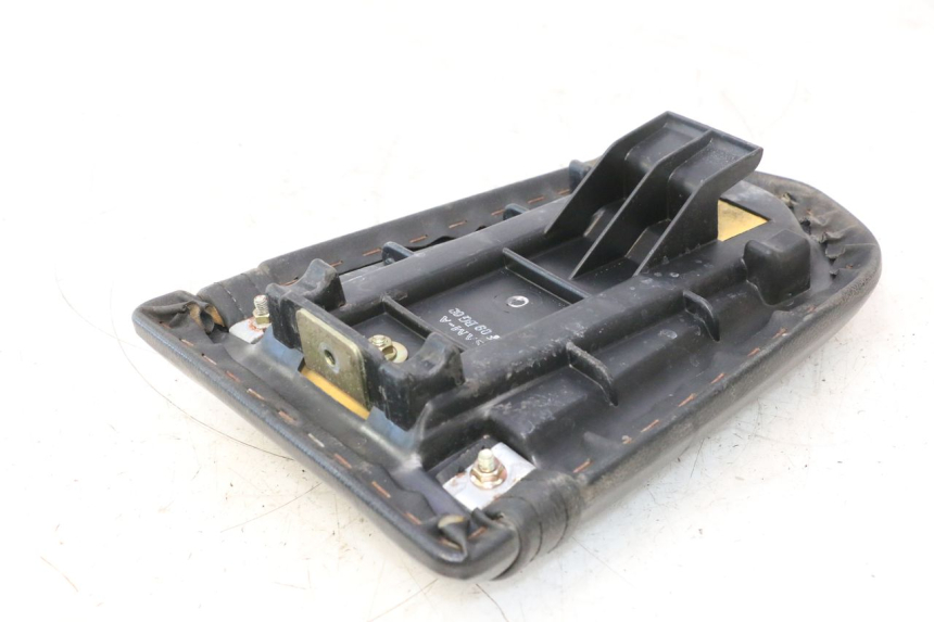 photo de ASIENTO TRASERO DAELIM VJ ROADWIN 125 (2004 - 2007) - Estado de la superficie y material