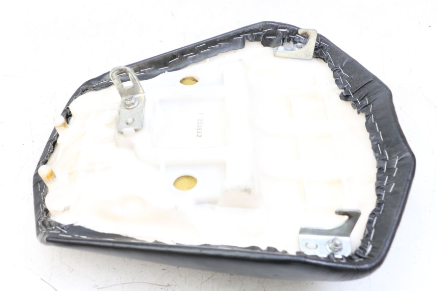photo de ASIENTO TRASERO YAMAHA FZ1 FAZER 1000 (2007 - 2009) - Detalles de los puntos de fijación