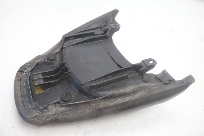 photo de ASIENTO TRASERO YAMAHA YP MAJESTY 125 (2002 - 2006) - Detalles de los puntos de fijación