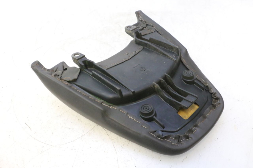 photo de ASIENTO TRASERO YAMAHA YP MAJESTY 125 (2002 - 2006) - Primer plano técnico