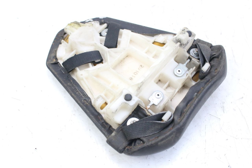 photo de ASIENTO TRASERO YAMAHA YZF R1 1000 (2007 - 2008) - Primer plano técnico